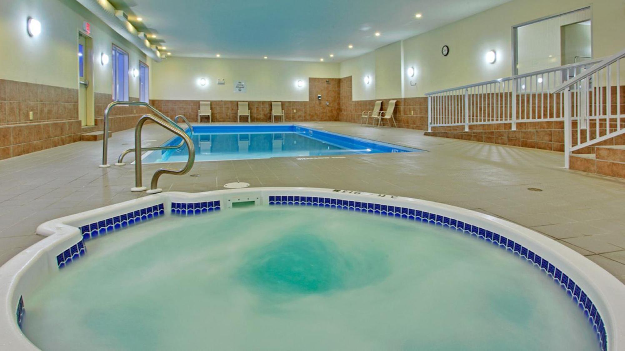 Holiday Inn Express Hotel & Suites Swift Current By Ihg Экстерьер фото