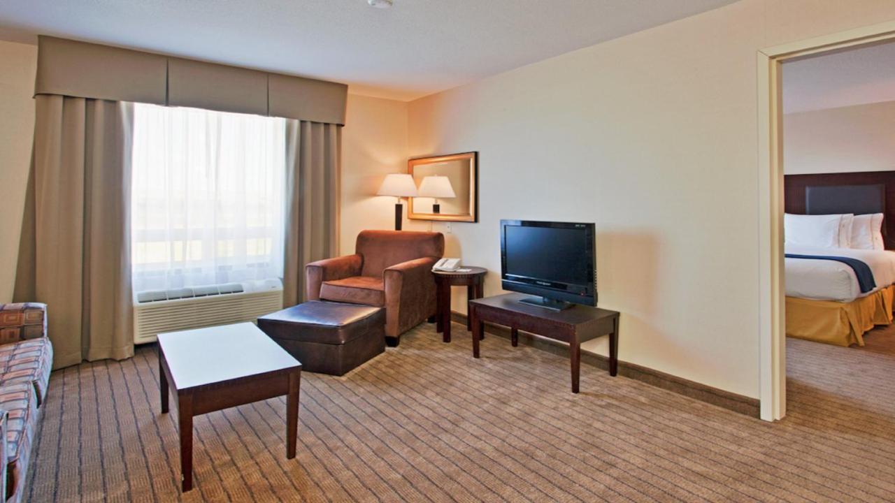 Holiday Inn Express Hotel & Suites Swift Current By Ihg Экстерьер фото