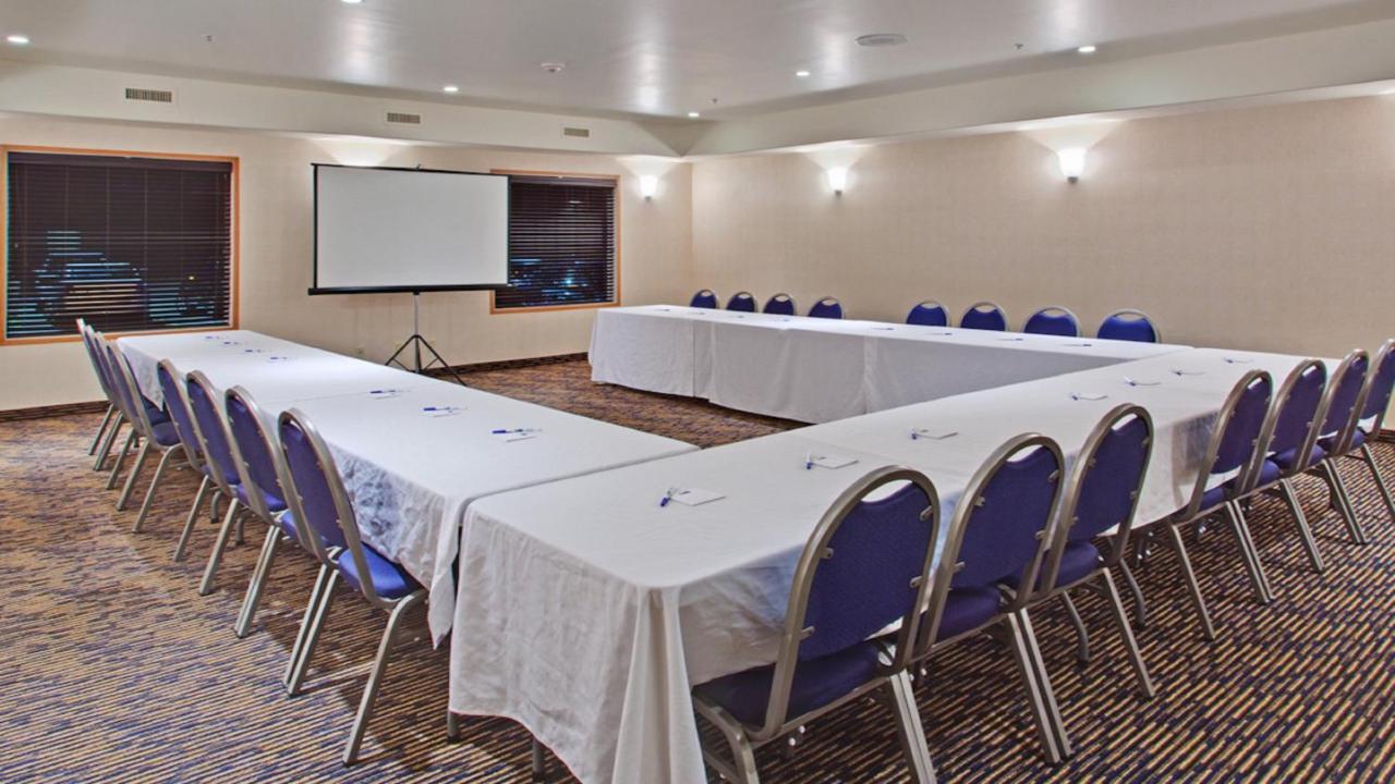 Holiday Inn Express Hotel & Suites Swift Current By Ihg Экстерьер фото